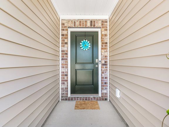 3rd image of 142 Pine Forest Dr.
