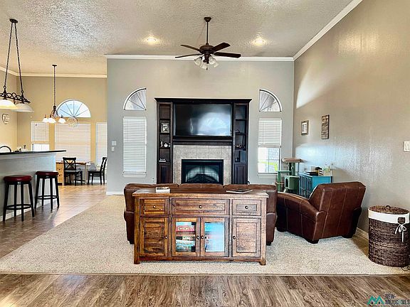 3rd image of 1008 Armstrong Cir