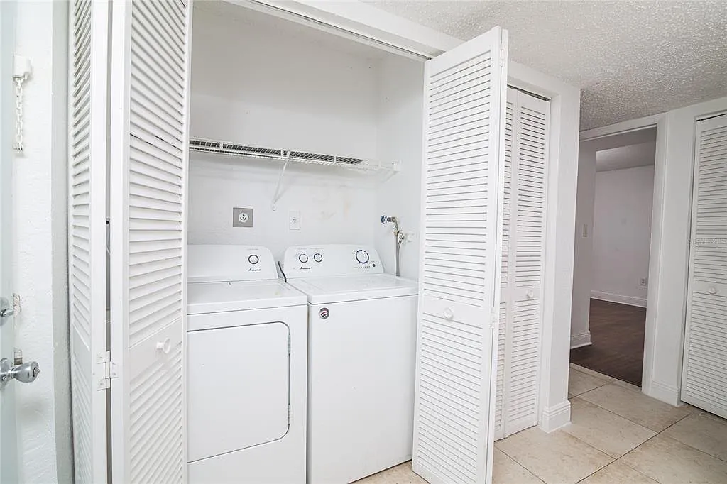 2 bed, 2.0 bath, 976 sqft, $1,400 — Photo 3