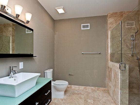 4th image of 2044 Trenton Ave