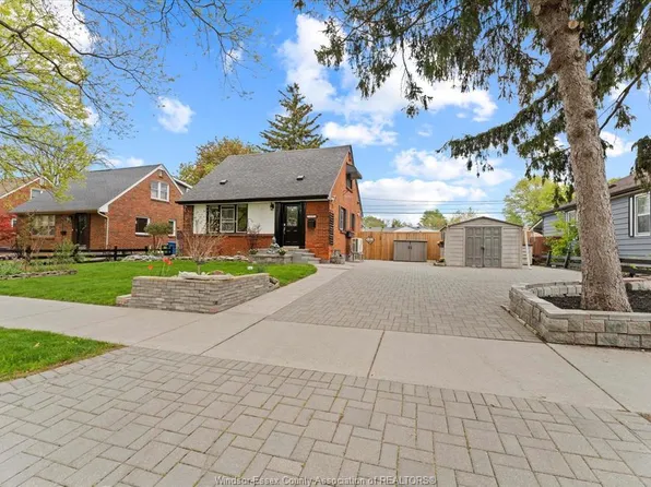 1086 Villaire Ave, Windsor, ON N8S 2J8