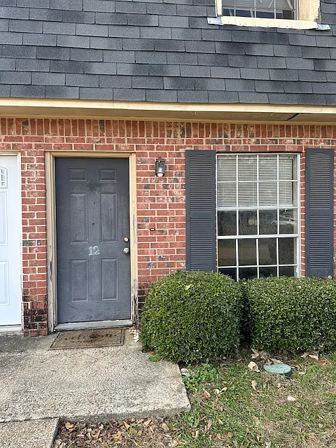 2 bed, 1.5 bath, $995 — Photo 1