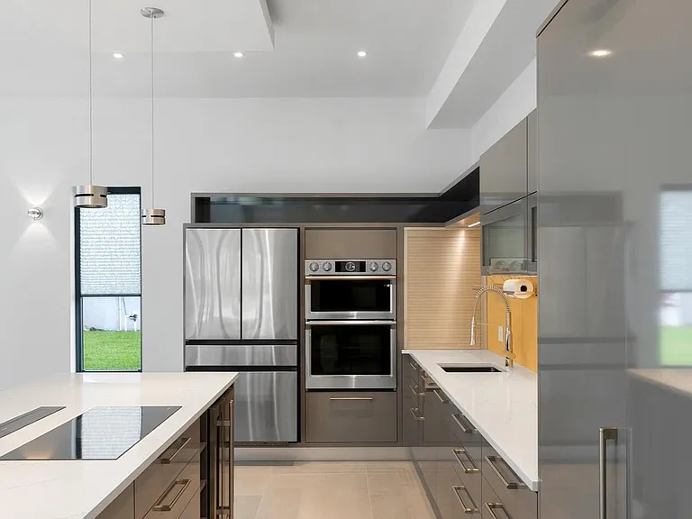 3001 John Anderson Dr — Photo 8