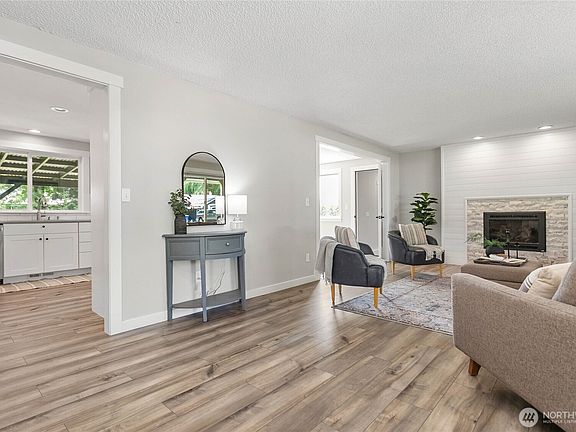 4th image of 319 Vancouver Street