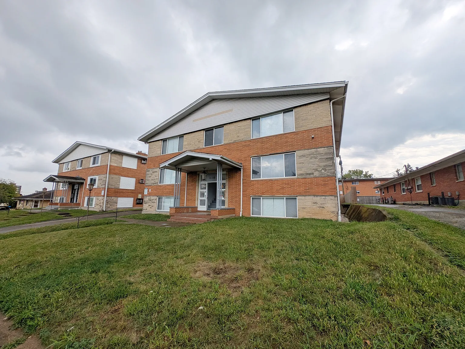 110 Cromwell Pl — Photo 2