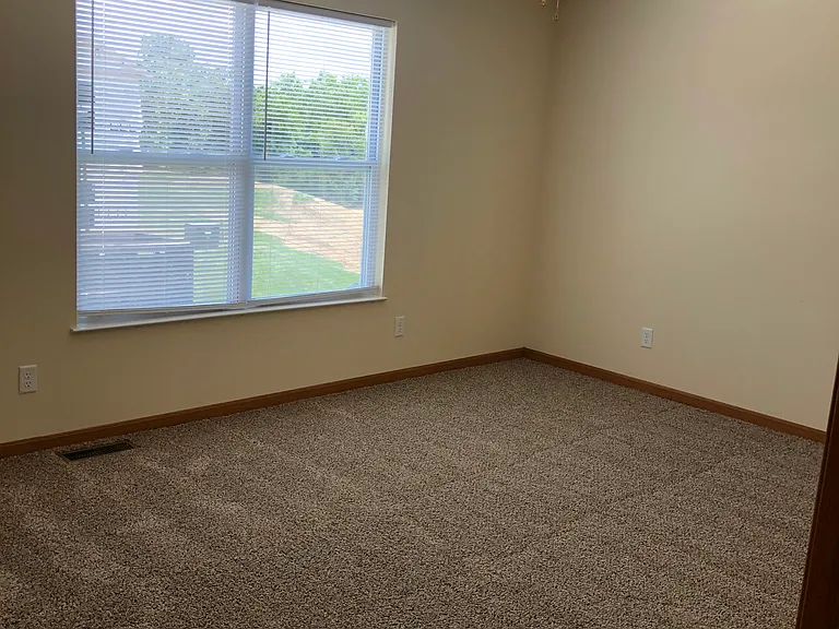 1 Hundred West Apartments — Photo 42