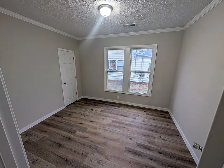 222 Lenoir Ave — Photo 4
