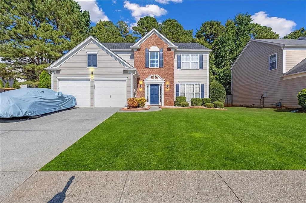 4 bed, 2.5 bath, 2160 sqft, $2,400 — Photo 2