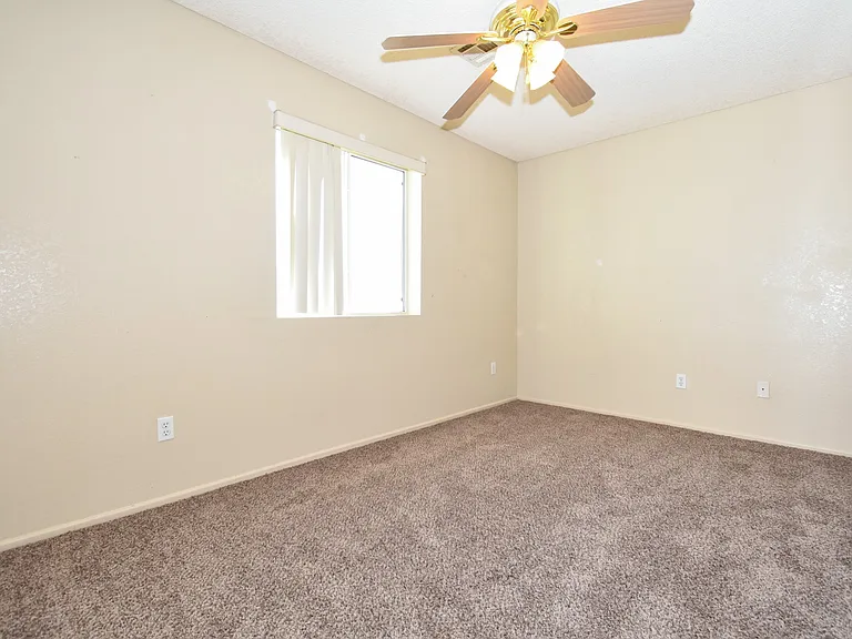 2866 S 30th Dr — Photo 12