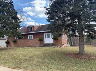 139 Argyle St, Howell, MI 48843