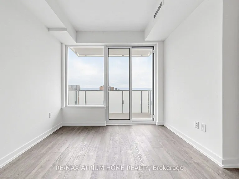 7 Golden Lion Hts #1001 — Photo 12