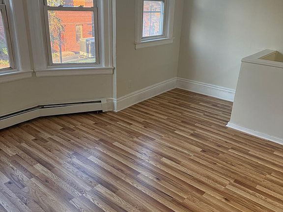 3rd image of 79 Franklin St Floor 2