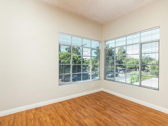 4th image of 12119 Emelita St