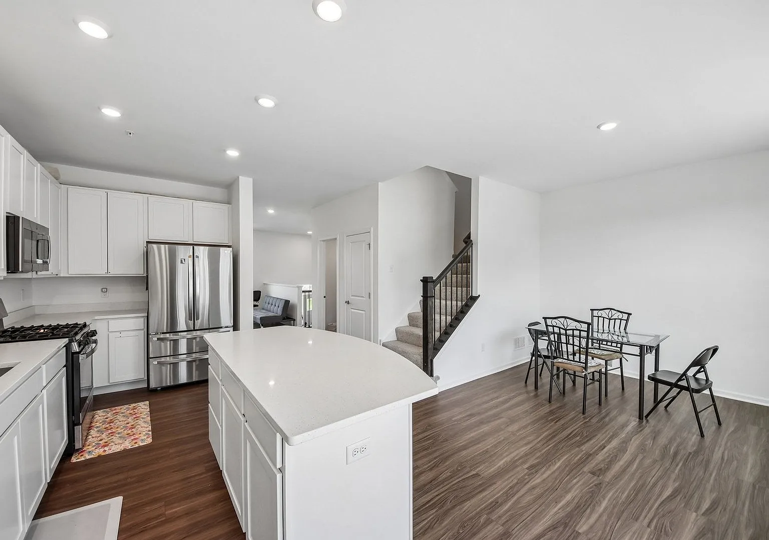 3 bed, 2.5 bath, 1764 sqft, $3,000 — Photo 4