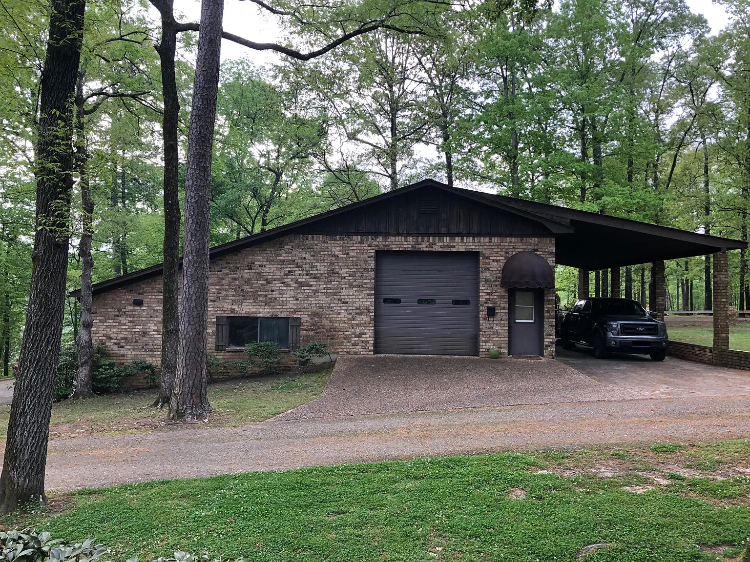 330 Windlake Ln — Photo 3