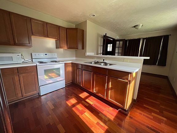 4th image of 1207 E Edwards Ave