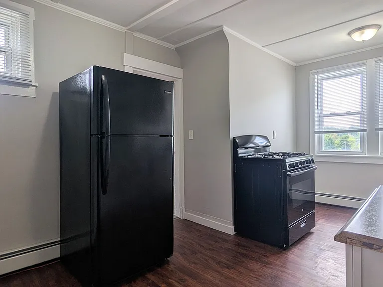 14 Cedar St — Photo 2