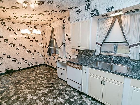 5th image of 6640 Oakwood Dr