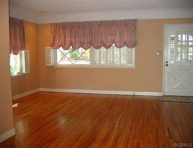 3rd image of 1464 N Evergreen St