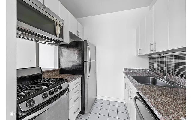 Rented by REAL New York | media 17