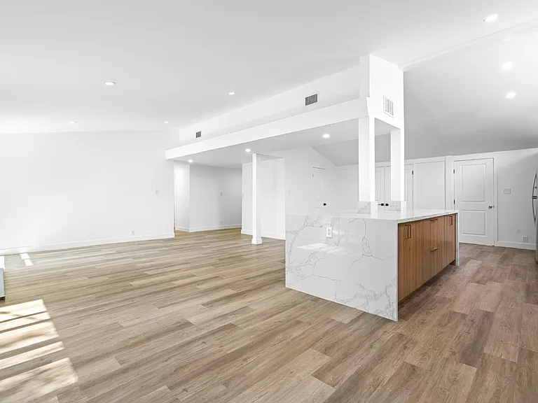 6445 Oakdale Ave — Photo 4