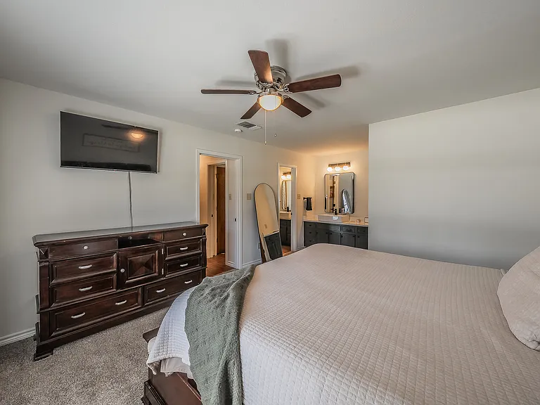 302 W Hale Ave — Photo 8