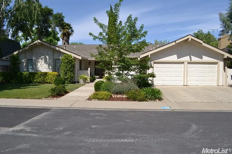 1505 El Pueblo Dr photo 1