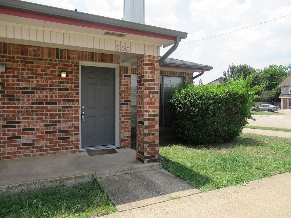 1st image of 900 N Meadow Cir