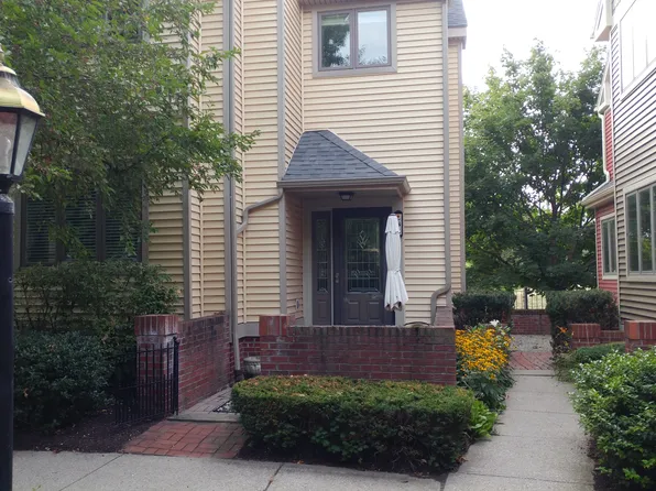 82 Cornhill Pl, Rochester, NY 14608