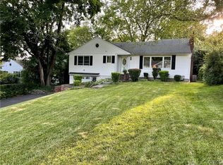 207 Wilshire Rd, Syracuse, NY 13209