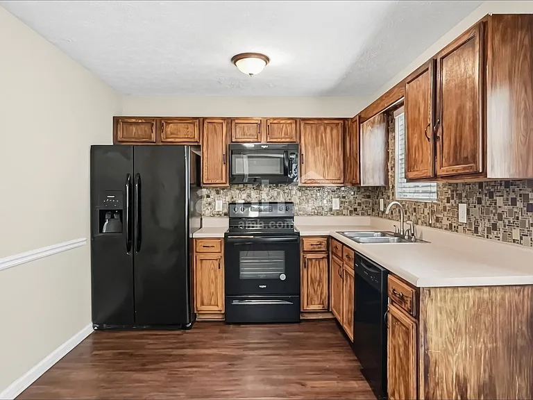 1509 Locomotive Dr NE — Photo 3