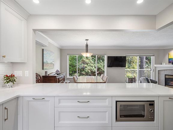 2nd image of 118 Aldersmith Pl #31