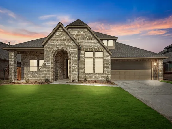 209 Sweetwater Dr, Commerce, TX 75428