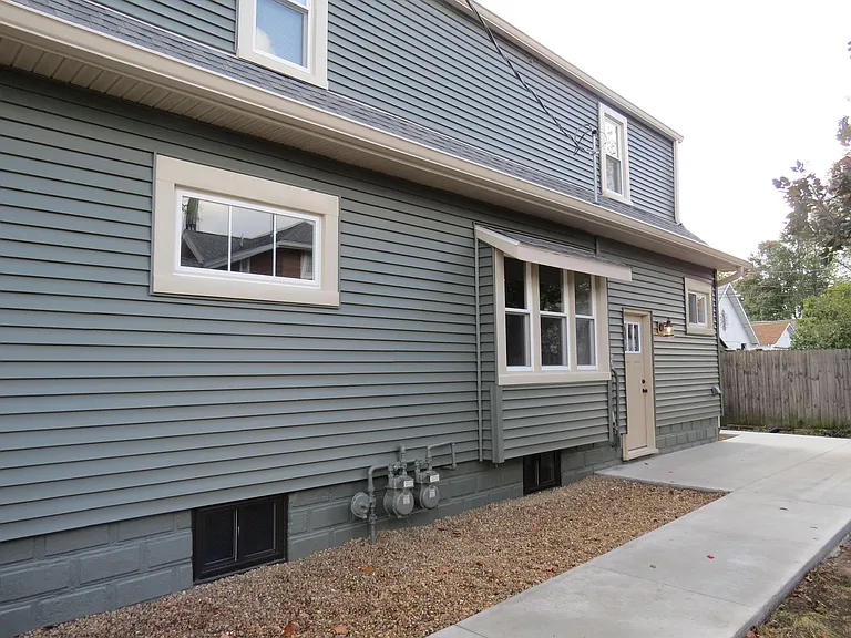 328 Sycamore St — Photo 26