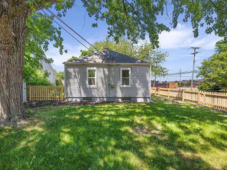 3303 Normandy Rd — Photo 22