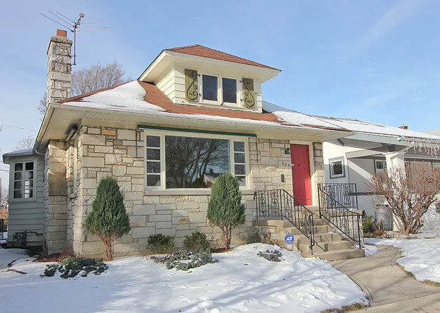 905 Mapleton Ave photo 1