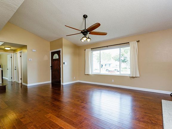 4th image of 7037 Cottontail St
