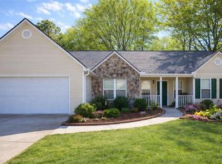 940 Willow Springs Ct, Loganville, GA 30052