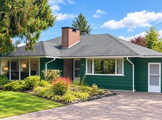 3692 Sunnycrest Dr, North Vancouver, BC V7R 3C6