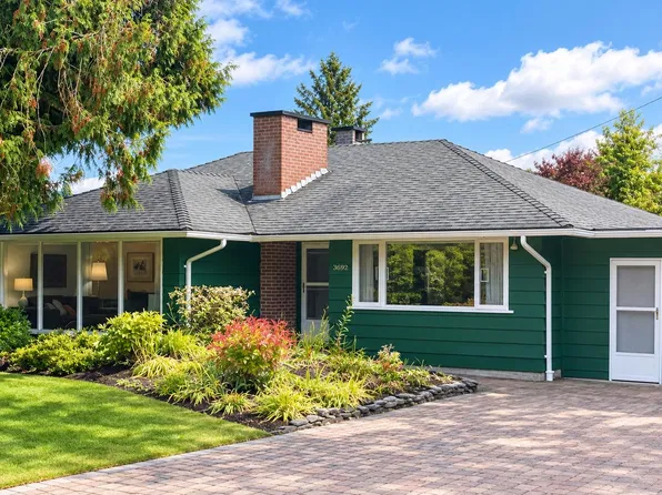 3692 Sunnycrest Dr, North Vancouver, BC V7R 3C6