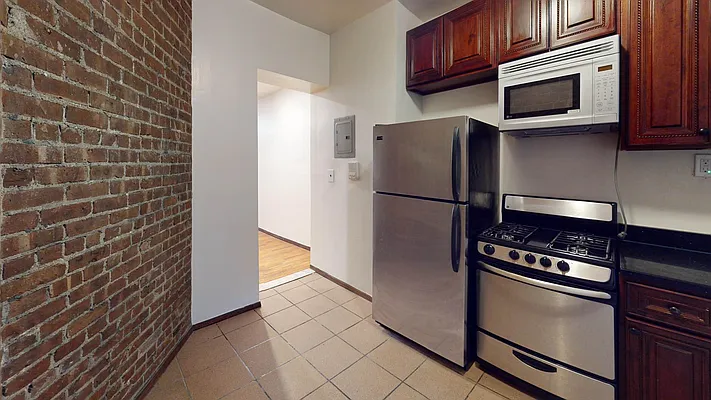 Rented by Bond New York | media 25