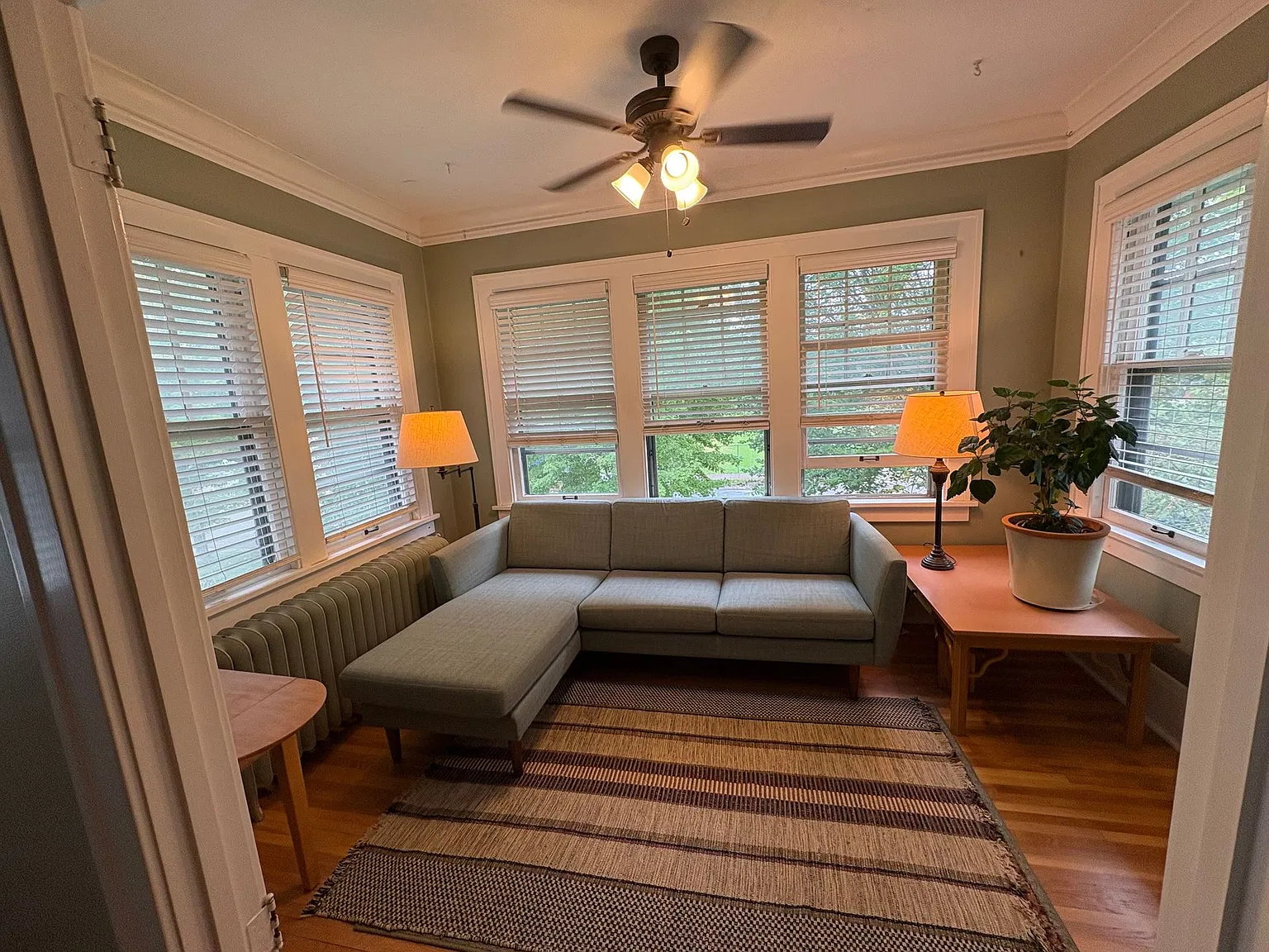 2 Bedroom in Summit Hill with dishwasher, in unit laundry and detached garage — Photo 3