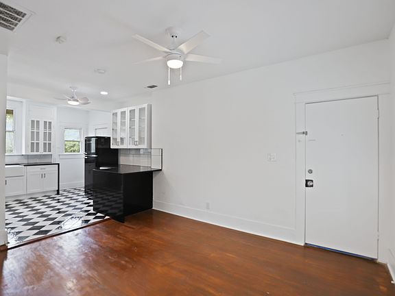 2nd image of 133 E Woodlawn Ave APT 4