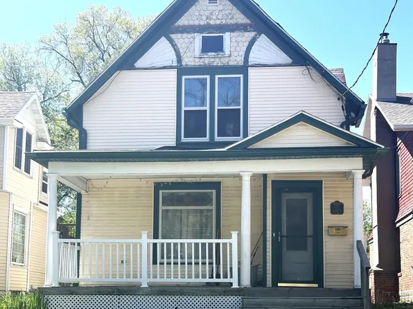 703 4th St S, Fargo, ND 58103