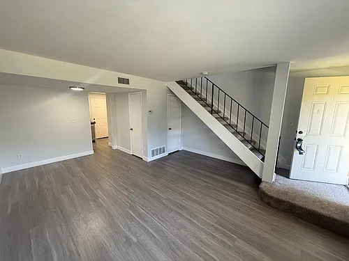 2555-2545 2559 White Oak Pl Photo 1
