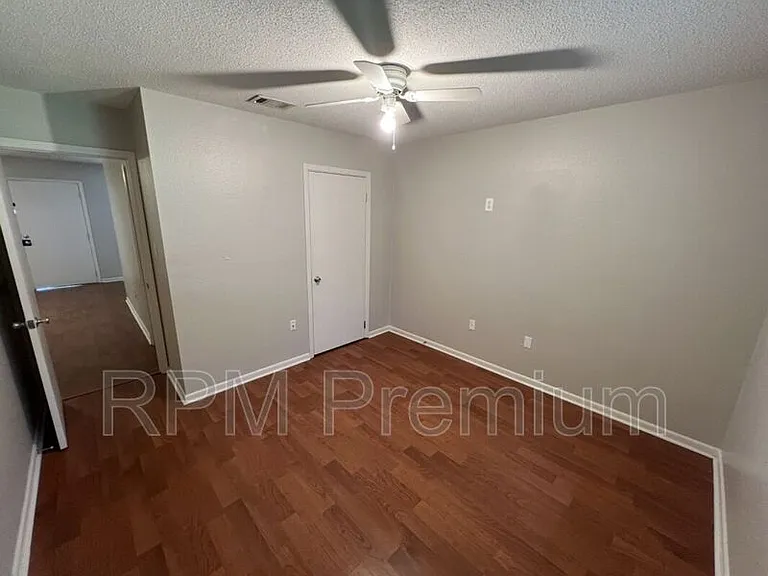 4133 Lee St #17 — Photo 17