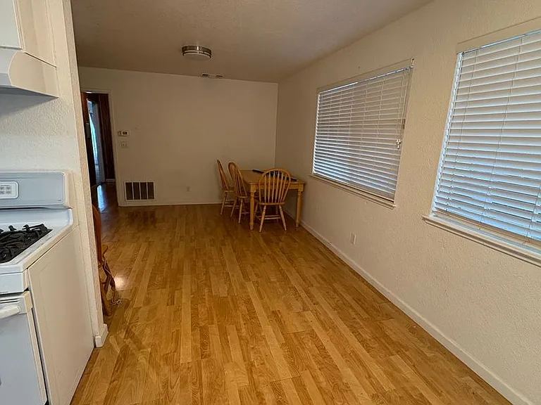 628 Saratoga Ct — Photo 7