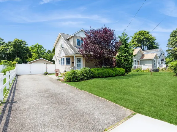 160 Washington Avenue, Patchogue, NY 11772