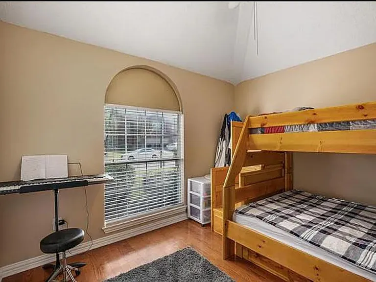 11012 Alexandria Dr — Photo 24