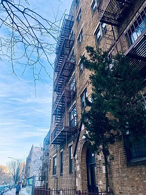 Rented by Lang Realty LLC | media 23